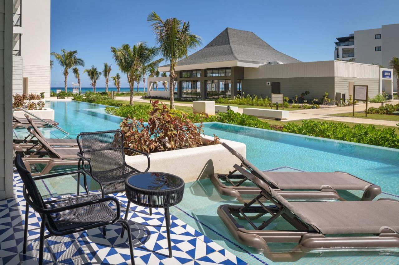 Ocean Eden Bay (Adults Only) Hotell Spring Rises Eksteriør bilde The pool at the Hard Rock Hotel in Cancun
