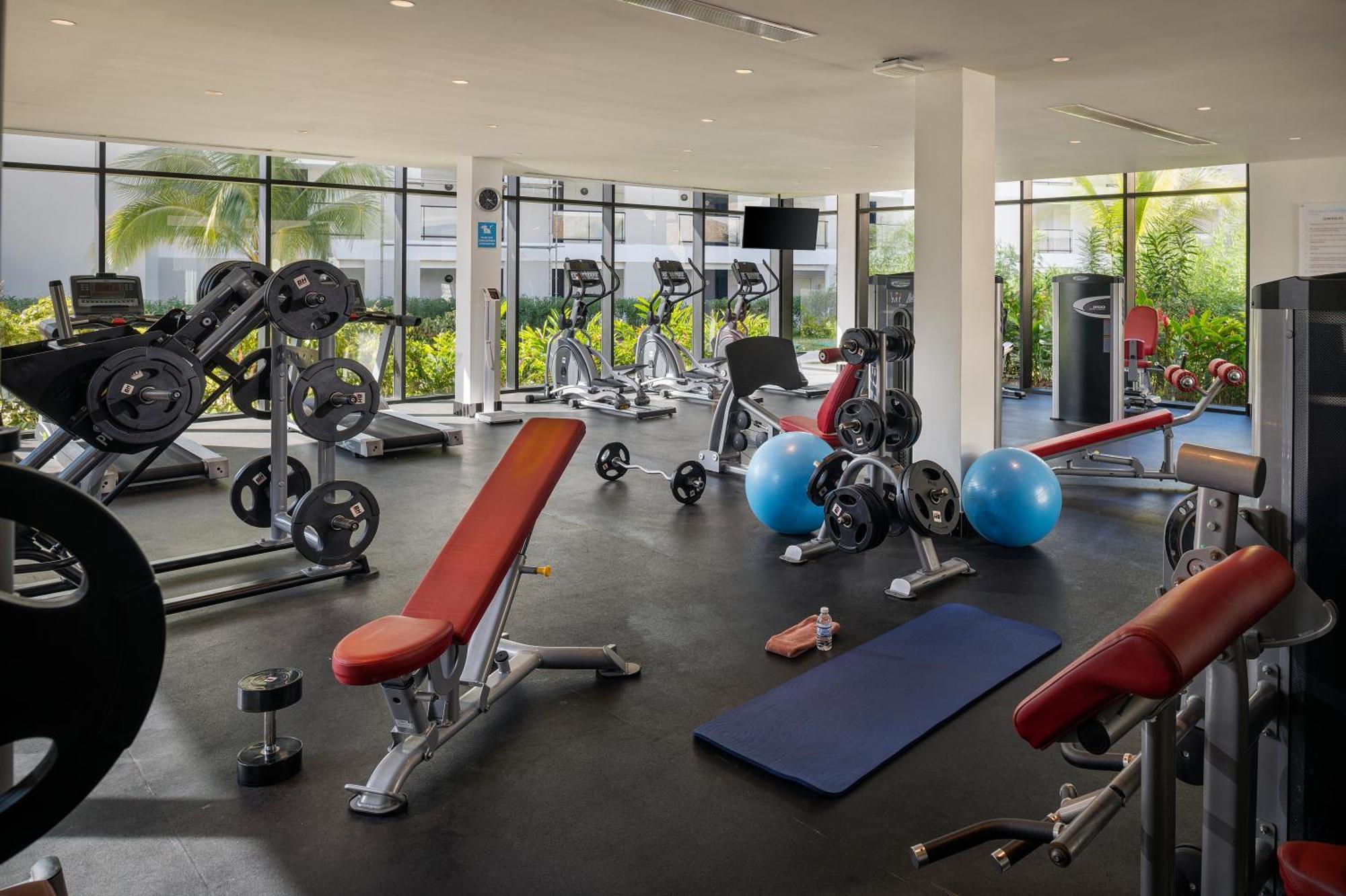 Ocean Eden Bay (Adults Only) Hotell Spring Rises Eksteriør bilde The gym at the hotel